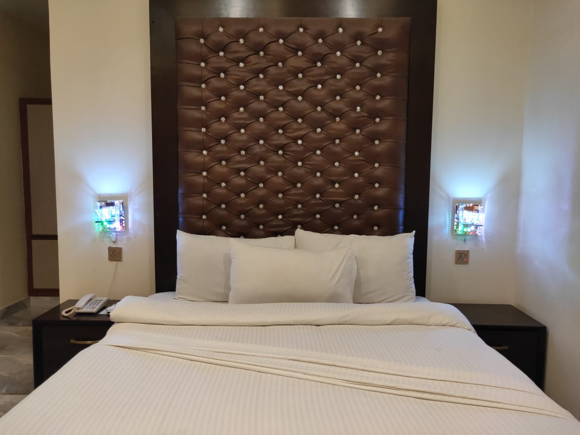 Decent Lodge Guest House — photo 9