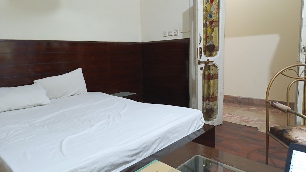 Decent Lodge Guest House — photo 8