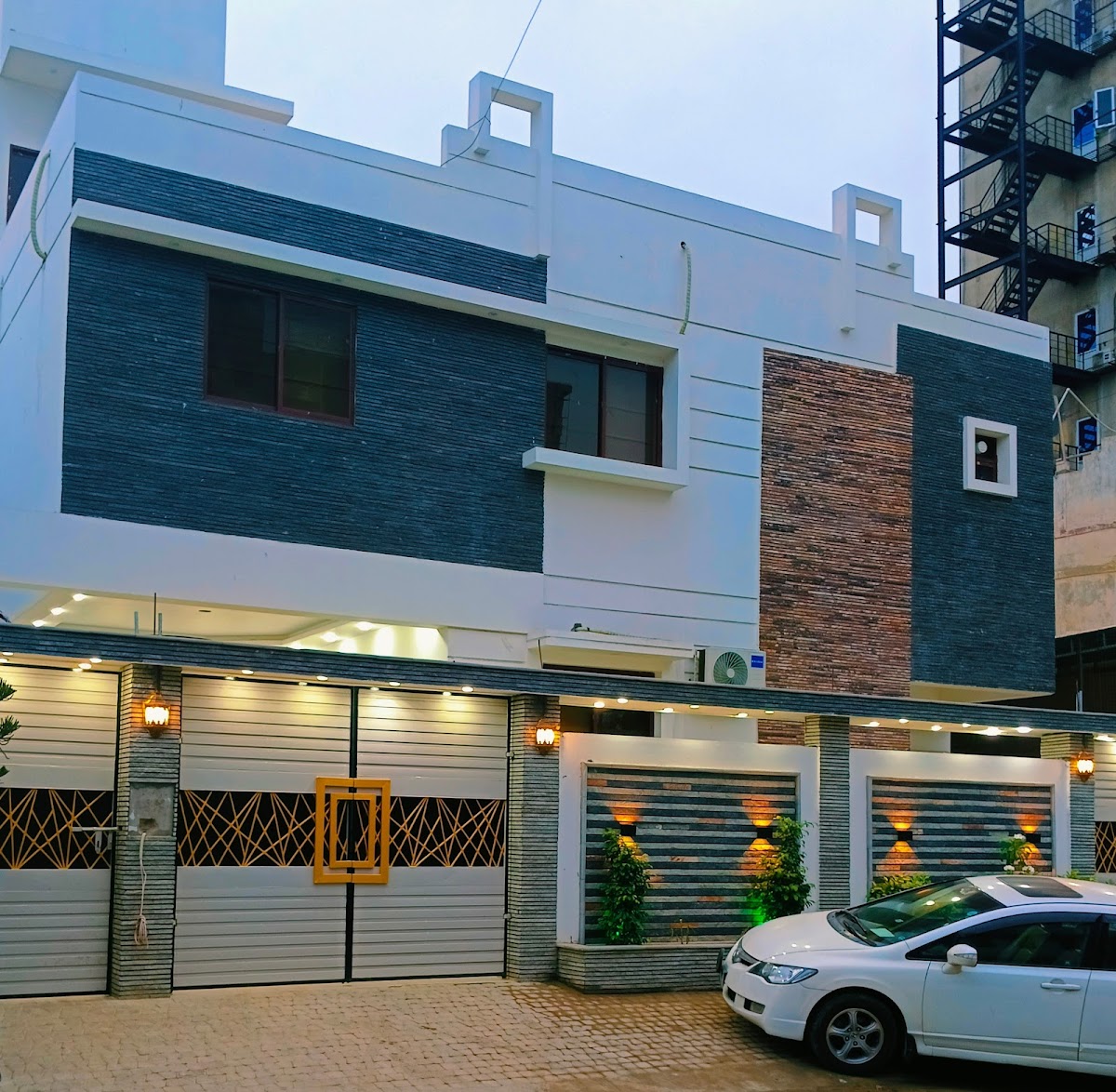 Roomi Rezidor Guest House