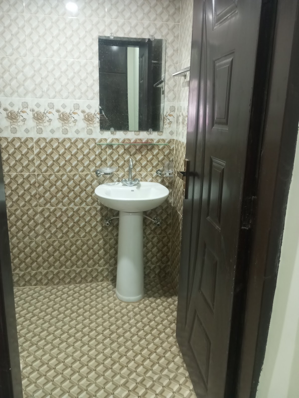 Boys hostel Gulberg 2 — photo 10