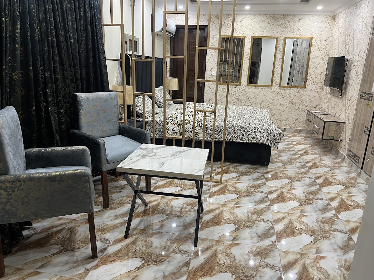 D Suites — photo 9