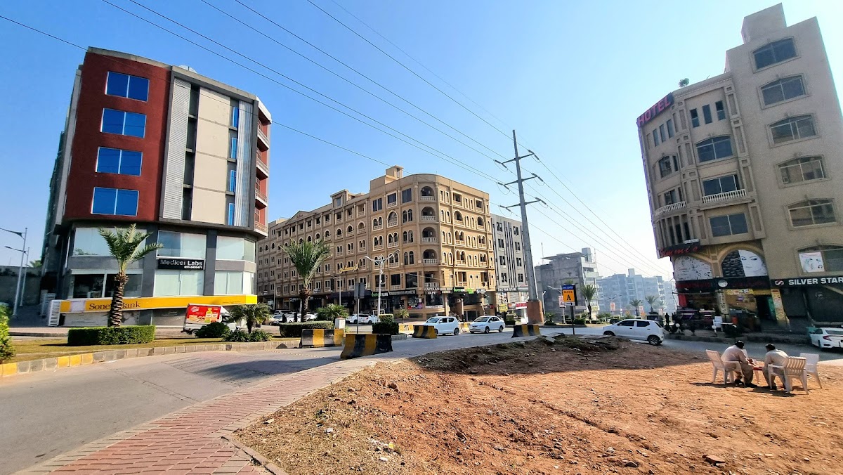 Pine Apartments Civic Centre Bahria Town Rawalpindi - coed hostel in Islamabad, Capital Territory