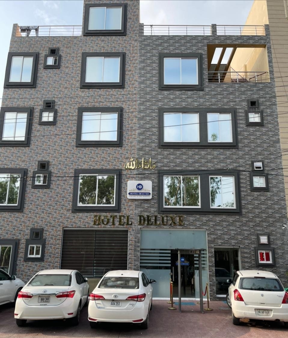 Hotel Deluxe Lahore - coed hostel in Lahore, Punjab