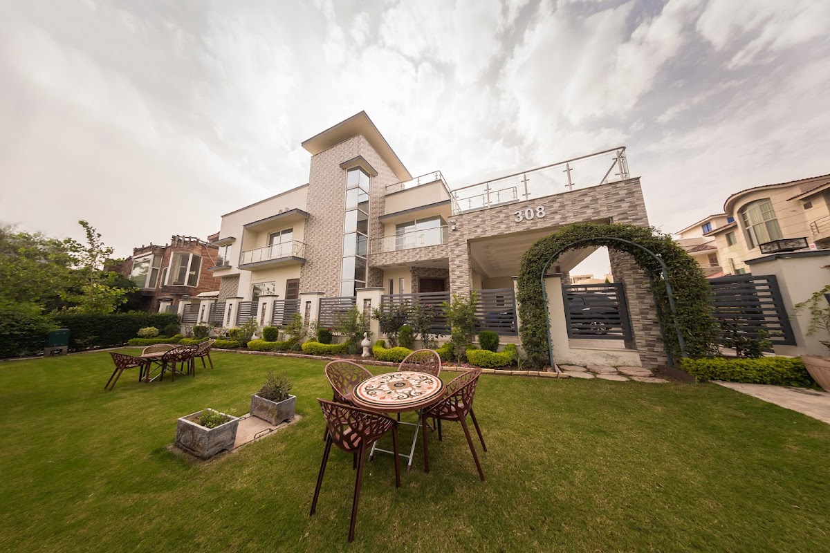 Canadian Inn Hotel Islamabad - coed hostel in Islamabad, Capital Territory