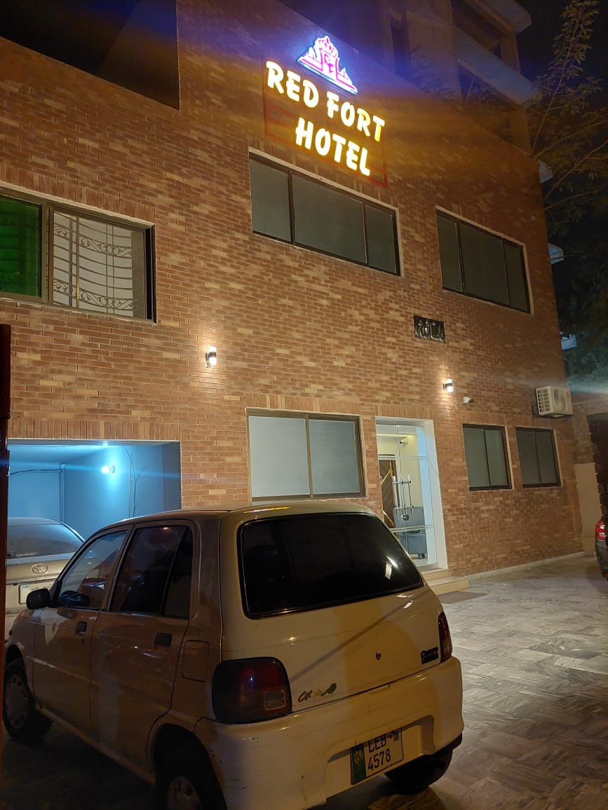 Red Fort Hotel Gulberg - coed hostel in Lahore, Punjab