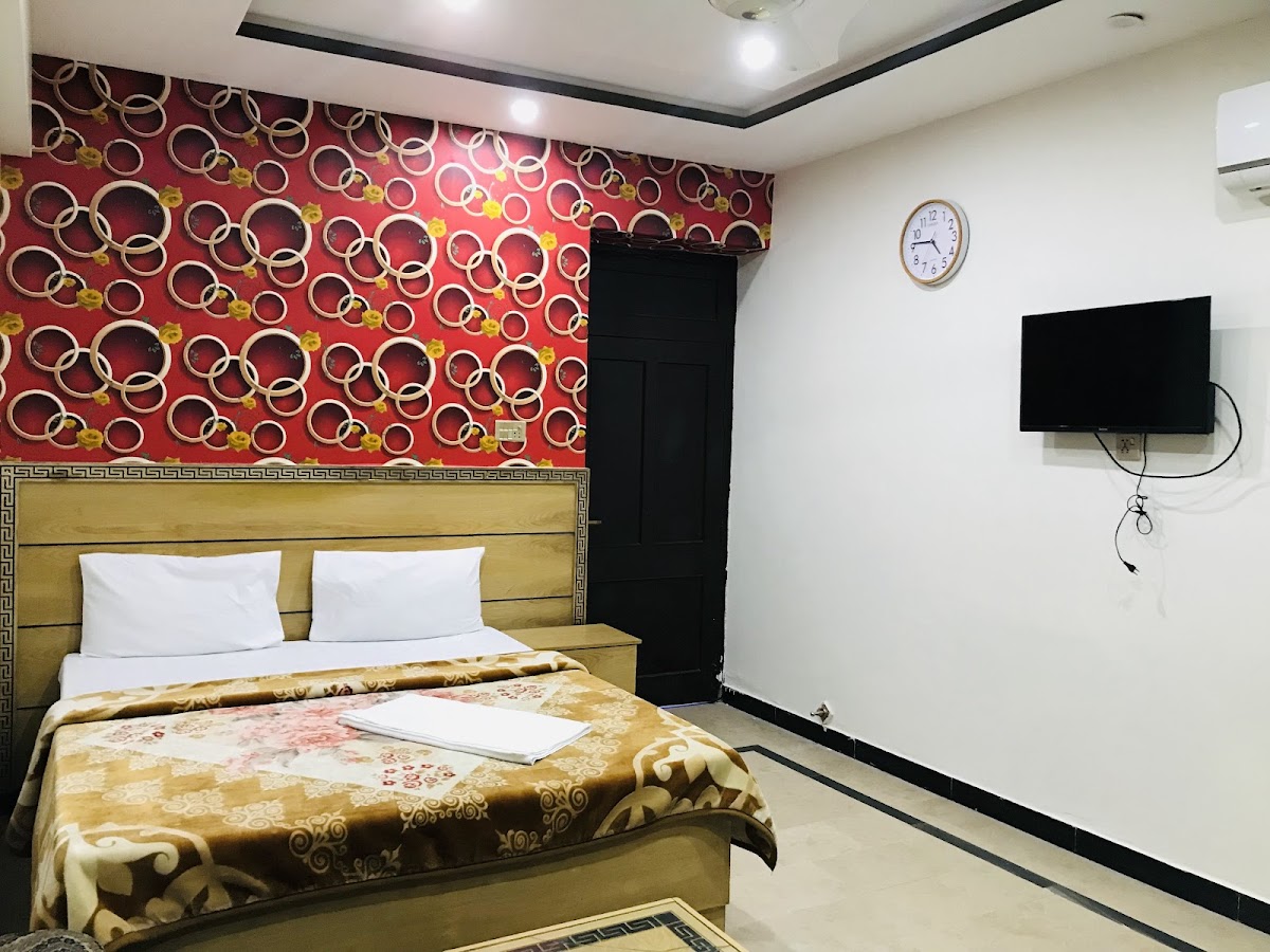 The Queen Hotel — photo 10