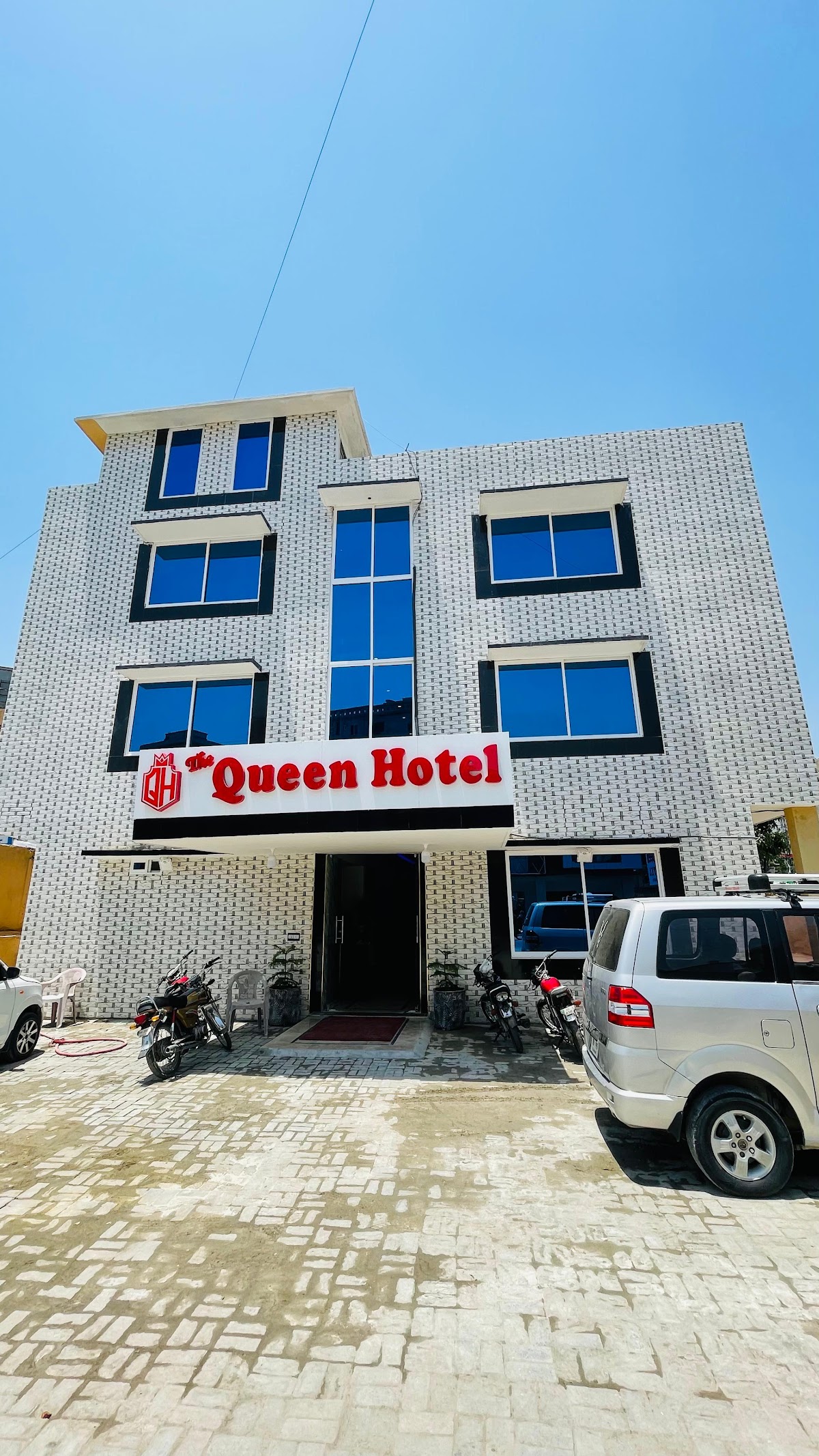 The Queen Hotel