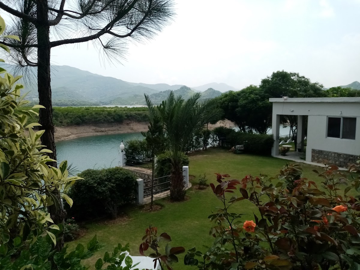 Bajwa’s Lakeside Farmhouse - boys hostel in Haripur, Khyber Pakhtunkhwa