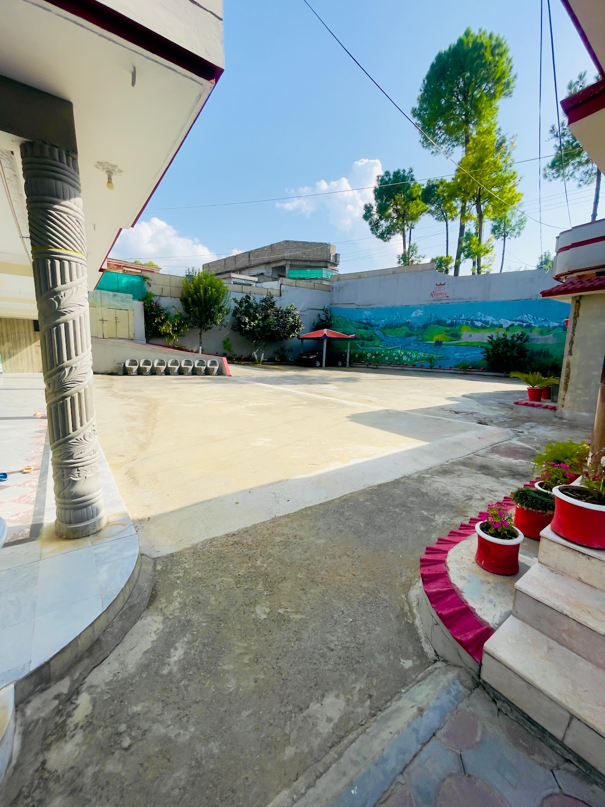 Roomy Star resort