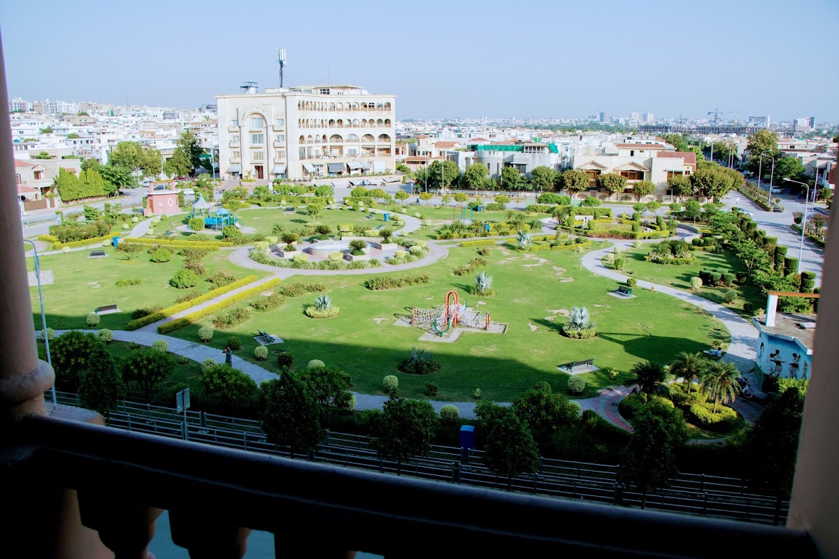 Luxurious Landing Apartments & Suites Bahria Town - coed hostel in Islamabad, Capital Territory