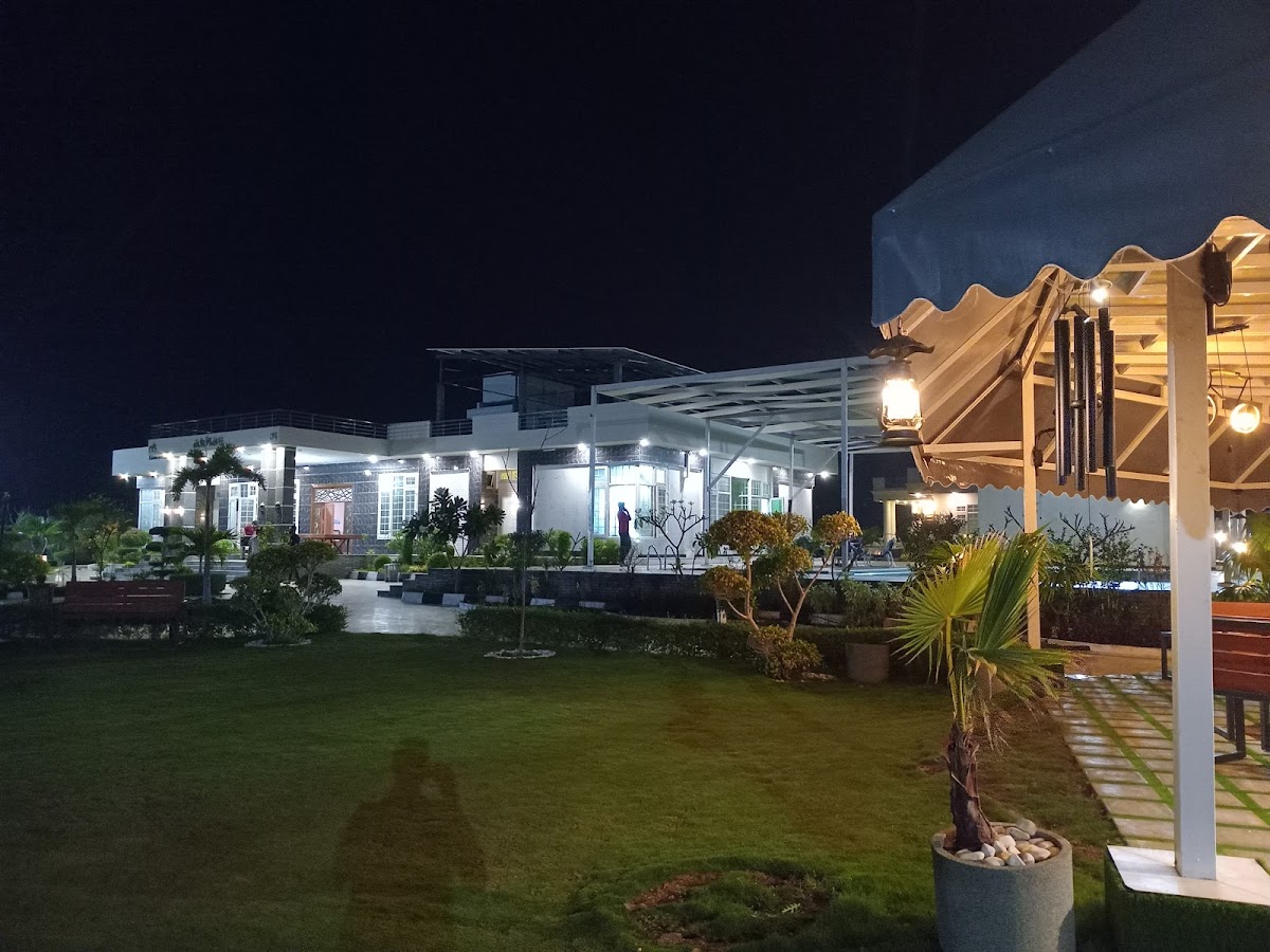 Alcazar Resort