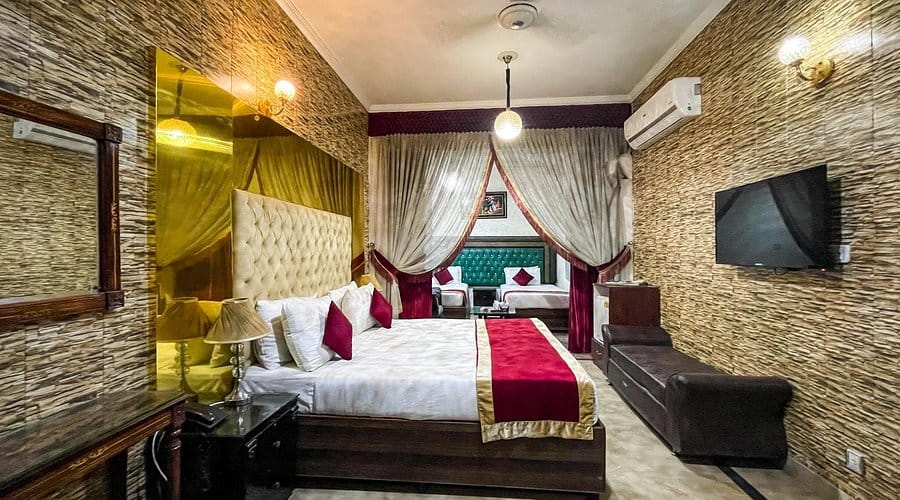 Rose Palace Hotel - coed hostel in Karachi, Sindh