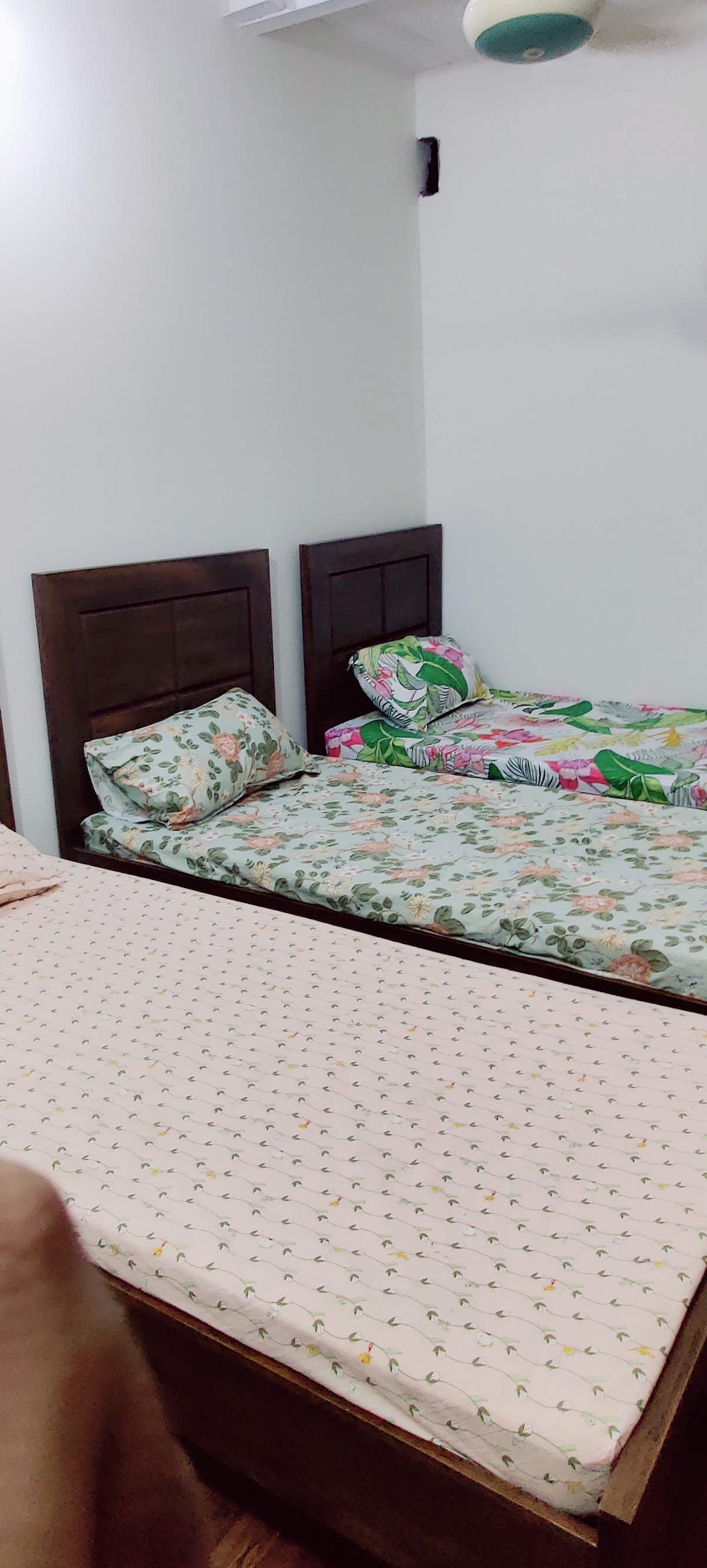 Zaha's boys hostel — photo 7