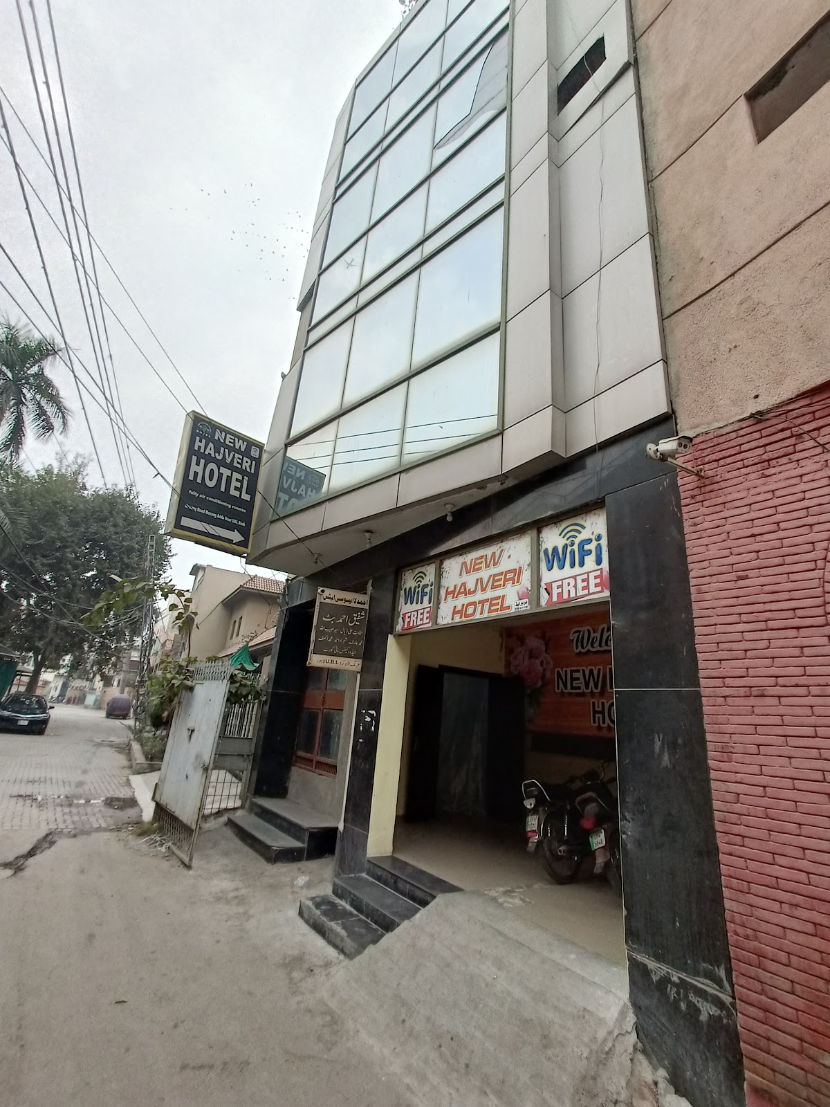 New Hajveri Hotel Lahore - coed hostel in Lahore, Punjab