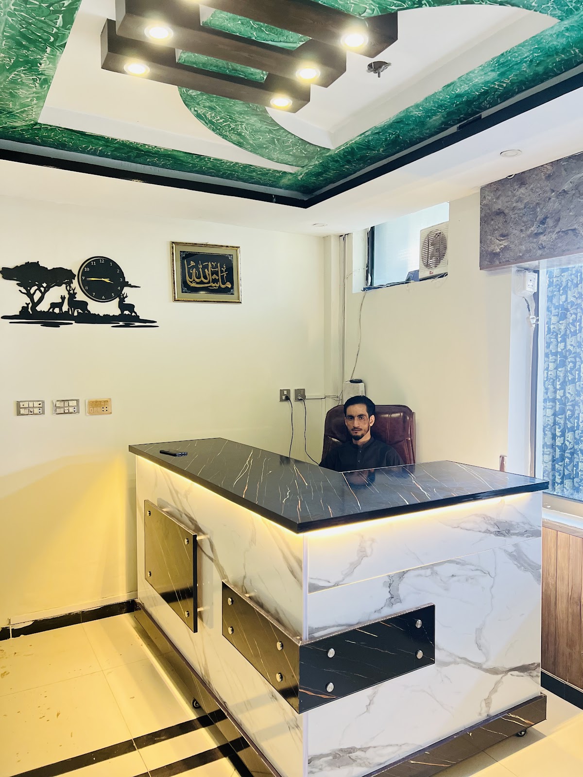 UK HOTEL — photo 6