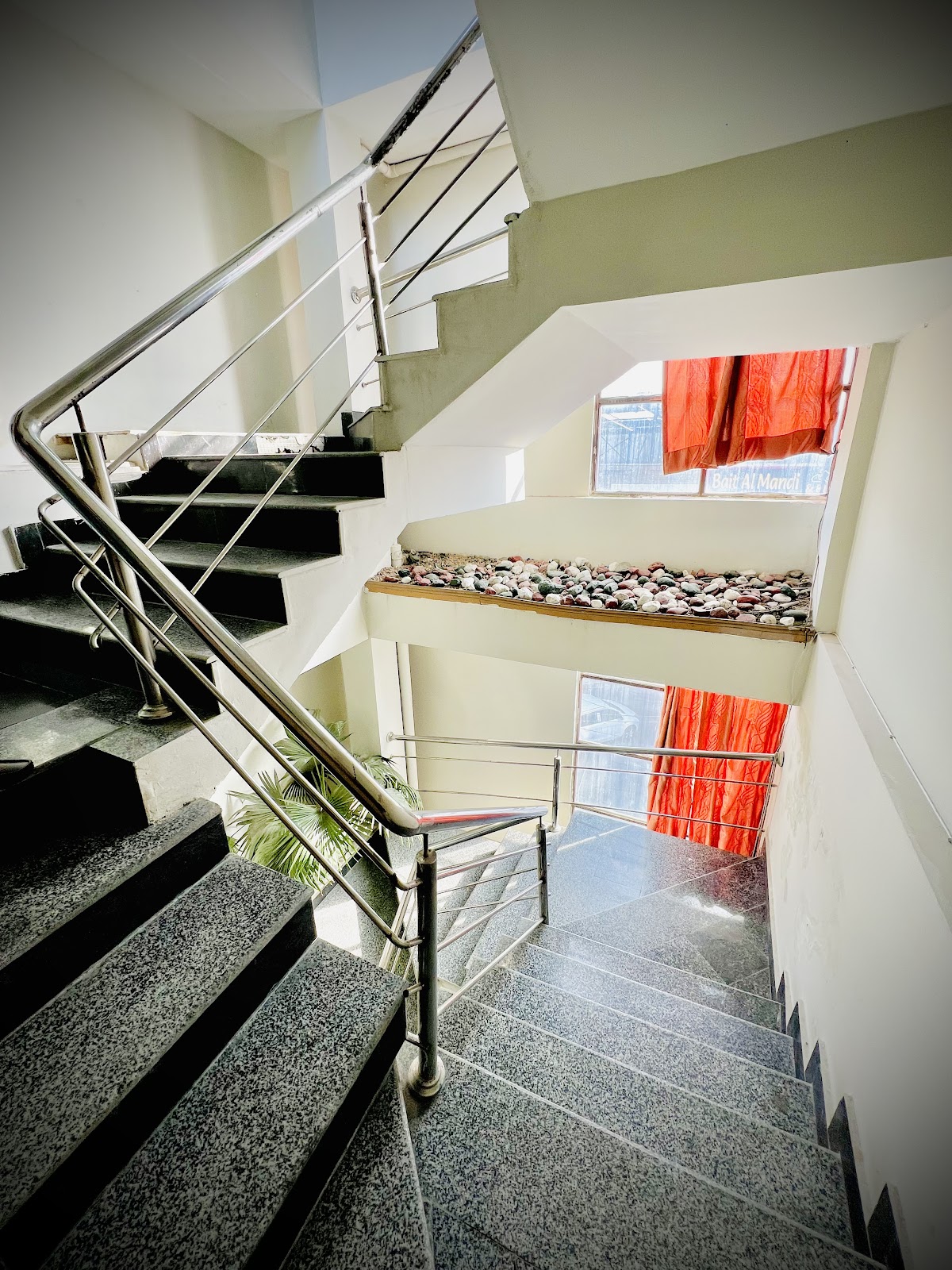 UK HOTEL — photo 8