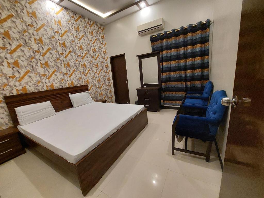 Karachi Guest House - coed hostel in Karachi, Sindh