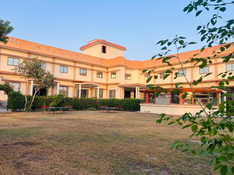 Bhittai Hotel - boys hostel in Dadu, Sindh