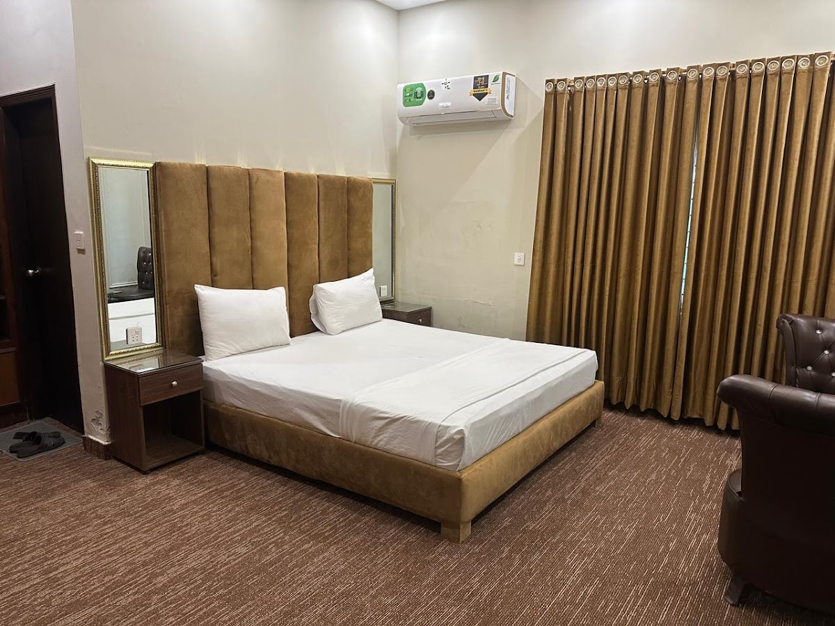 Green Land Hotel - coed hostel in Lahore, Punjab