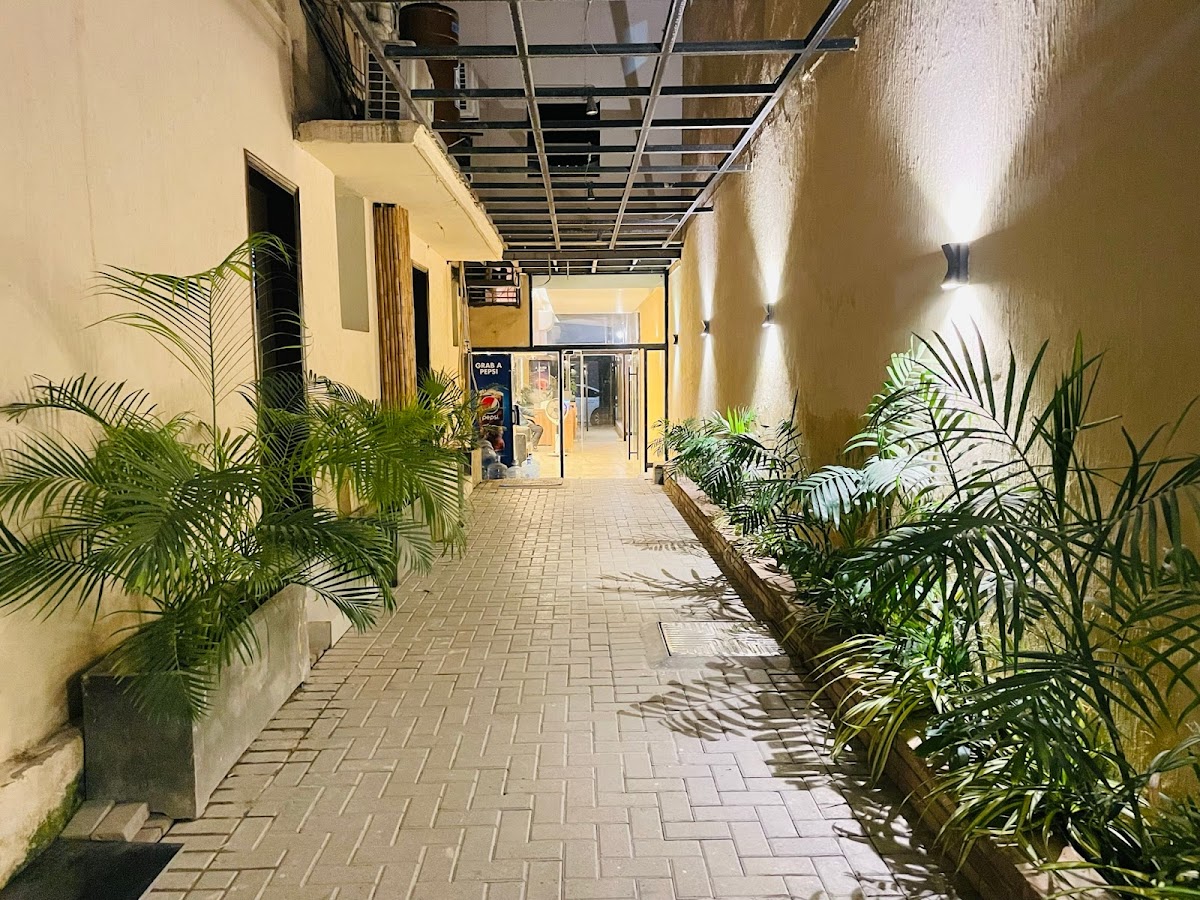 Hamsun Shahrah-e-Faisal
