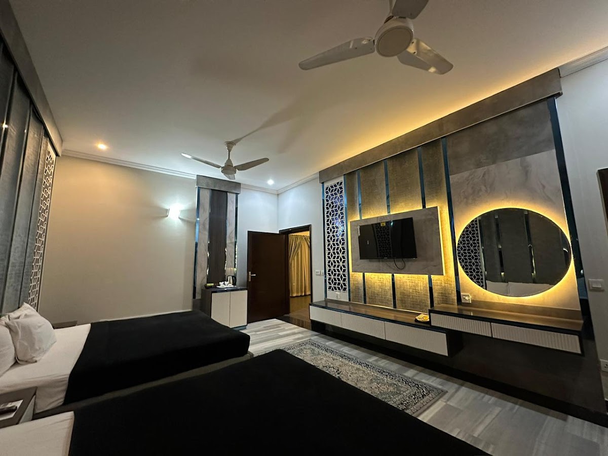 Hyatt Residency — photo 10