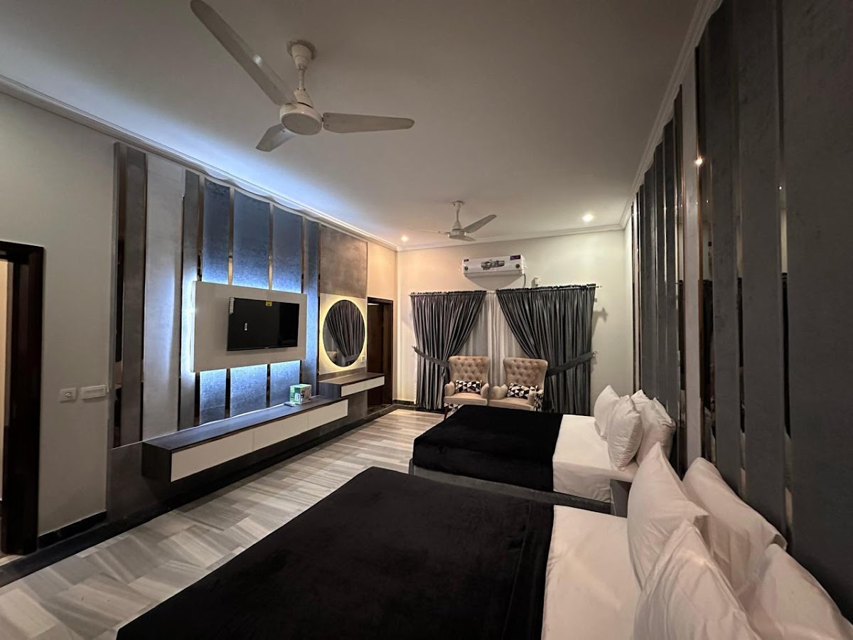 Hyatt Residency — photo 9