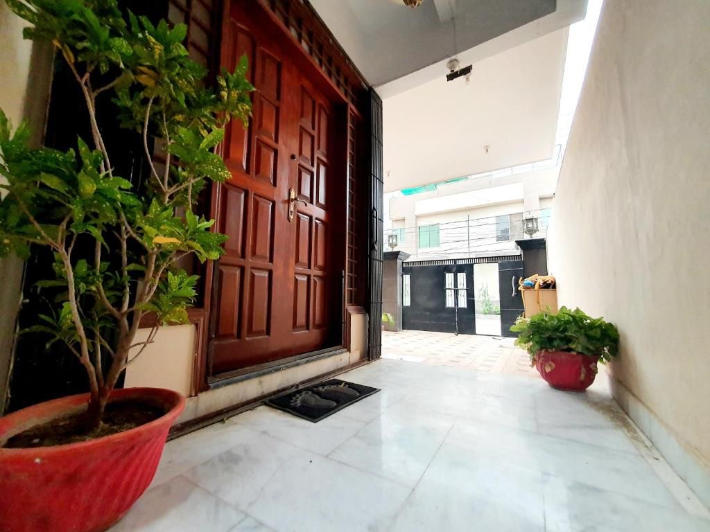 Imperial Inn Hotel - coed hostel in Karachi, Sindh