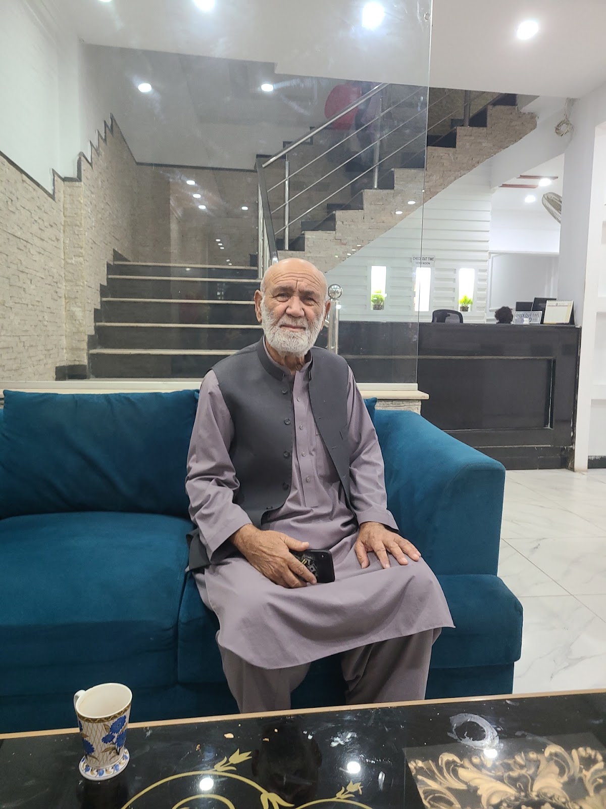 ROYAL GRAND GUEST HOUSE ONLY FOR FAMILIES - coed hostel in Islamabad, Capital Territory