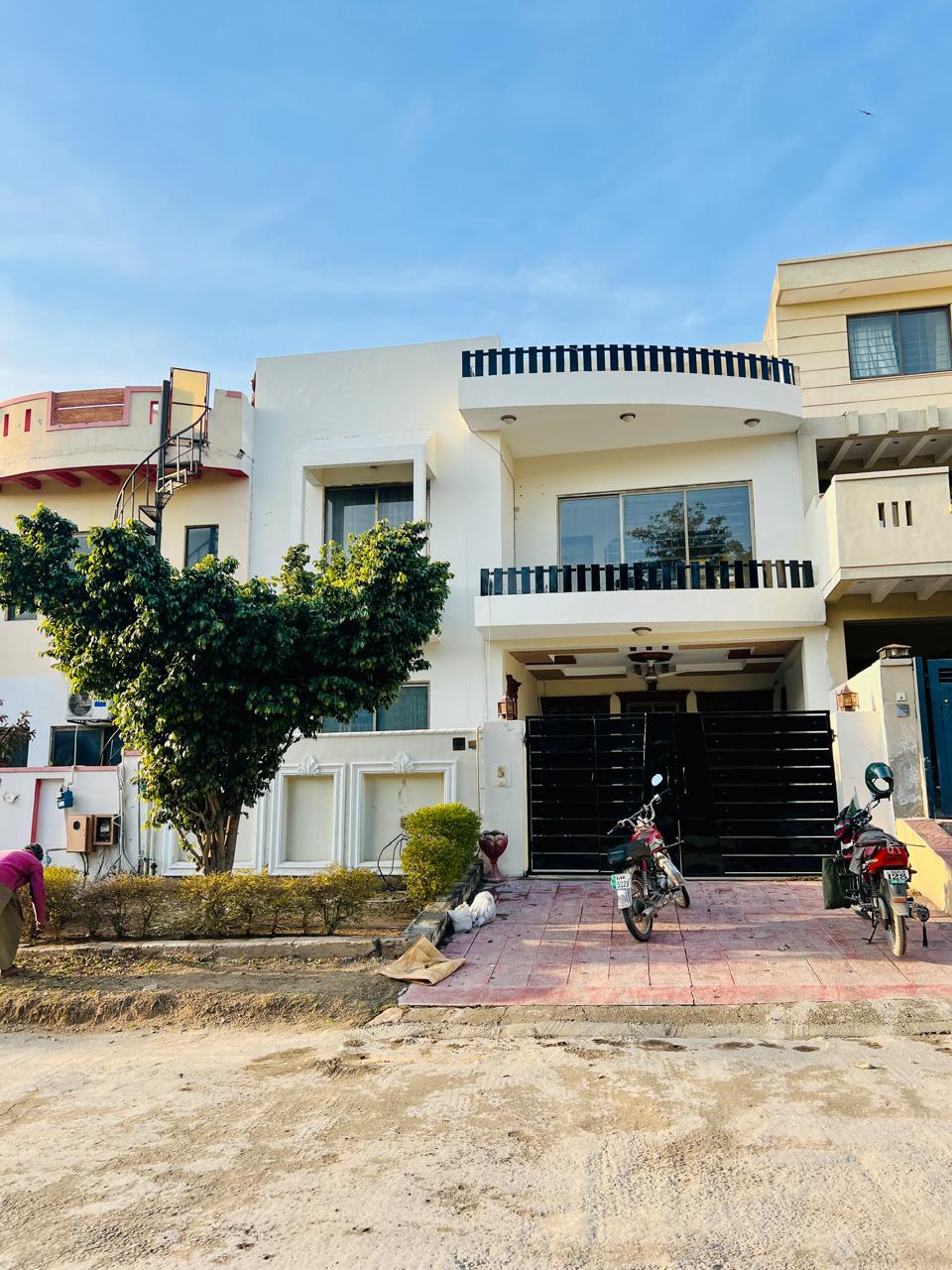 Step Inn Guest House Islamabad - coed hostel in Islamabad, Capital Territory