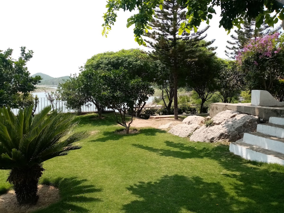 Bajwa’s Lakeside Farmhouse — photo 7