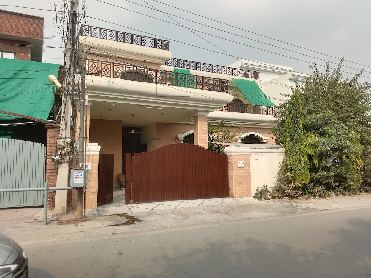 Chaudhary Boys Hostel Near Kips Johar Town Lahore