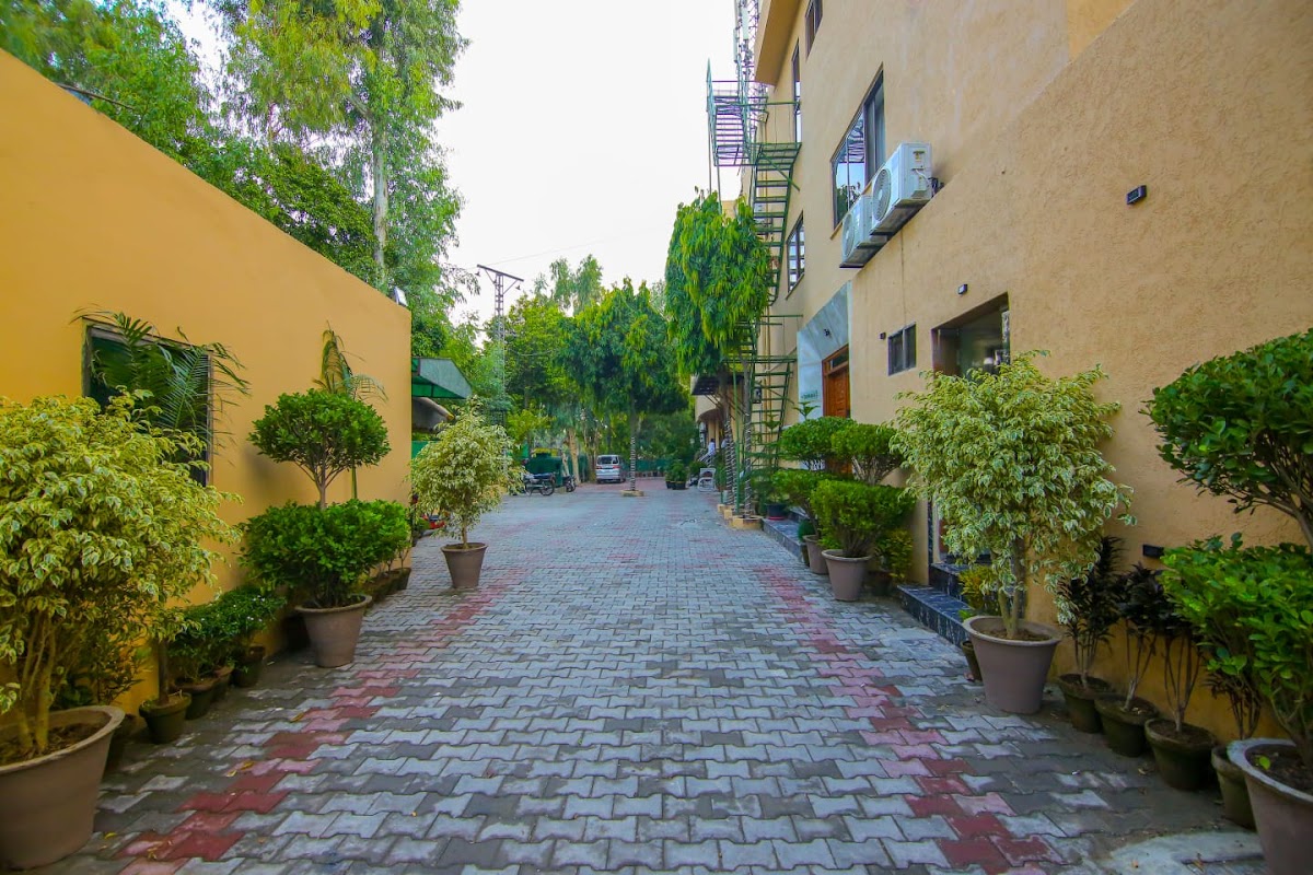 Premier Inn Gulberg Lahore - coed hostel in Lahore, Punjab