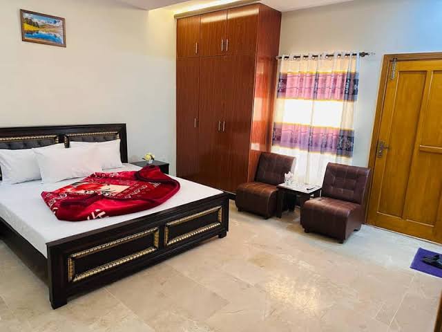 Roomi lodge hotel & Guest House