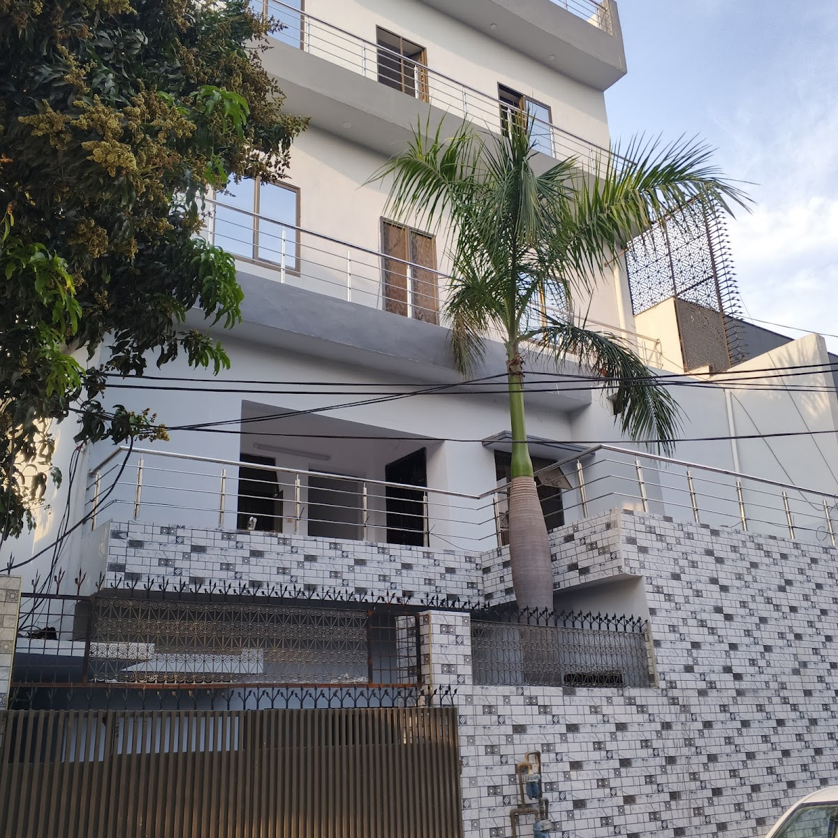 Royal Blue Girls Hostel Gulberg Lahore
