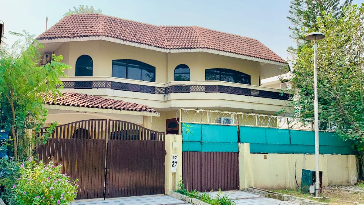 Travel Lodge Islamabad F-8 - coed hostel in Islamabad, Capital Territory