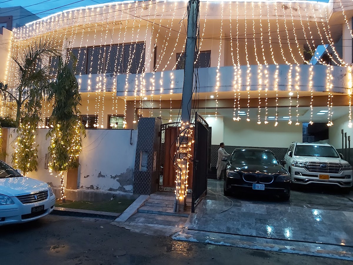 Jahangir Villa Guest House (for ladies only) - coed hostel in Lahore, Punjab