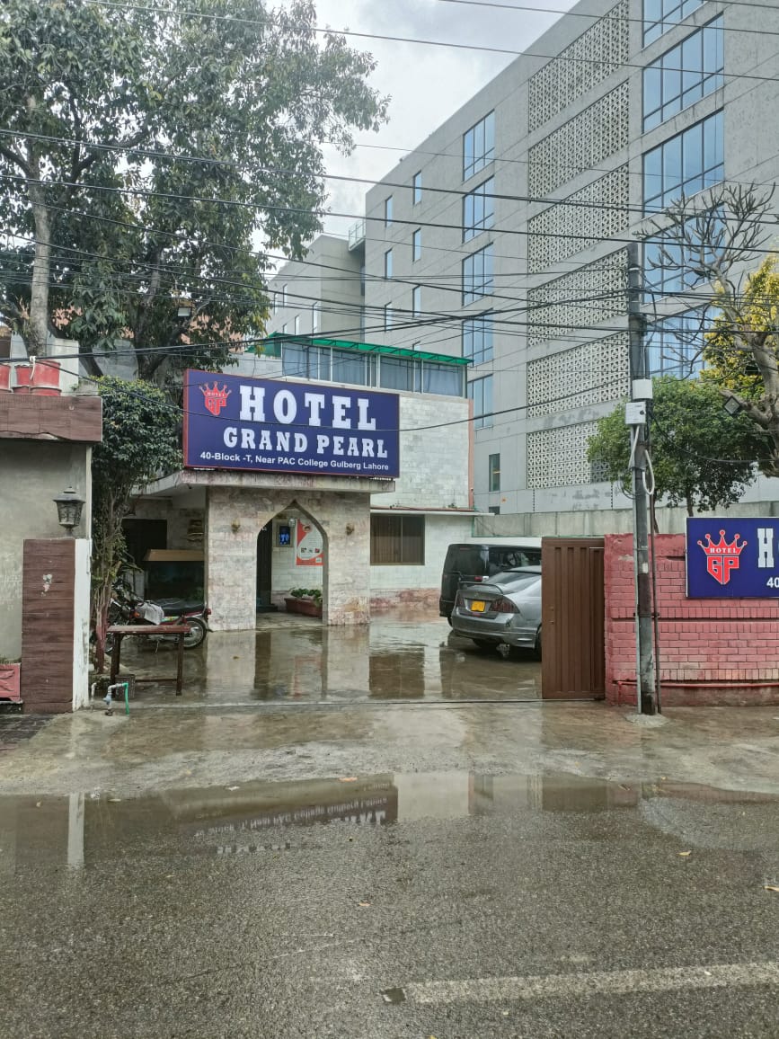 Grand Pearl Hotel GULBERG - coed hostel in Lahore, Punjab