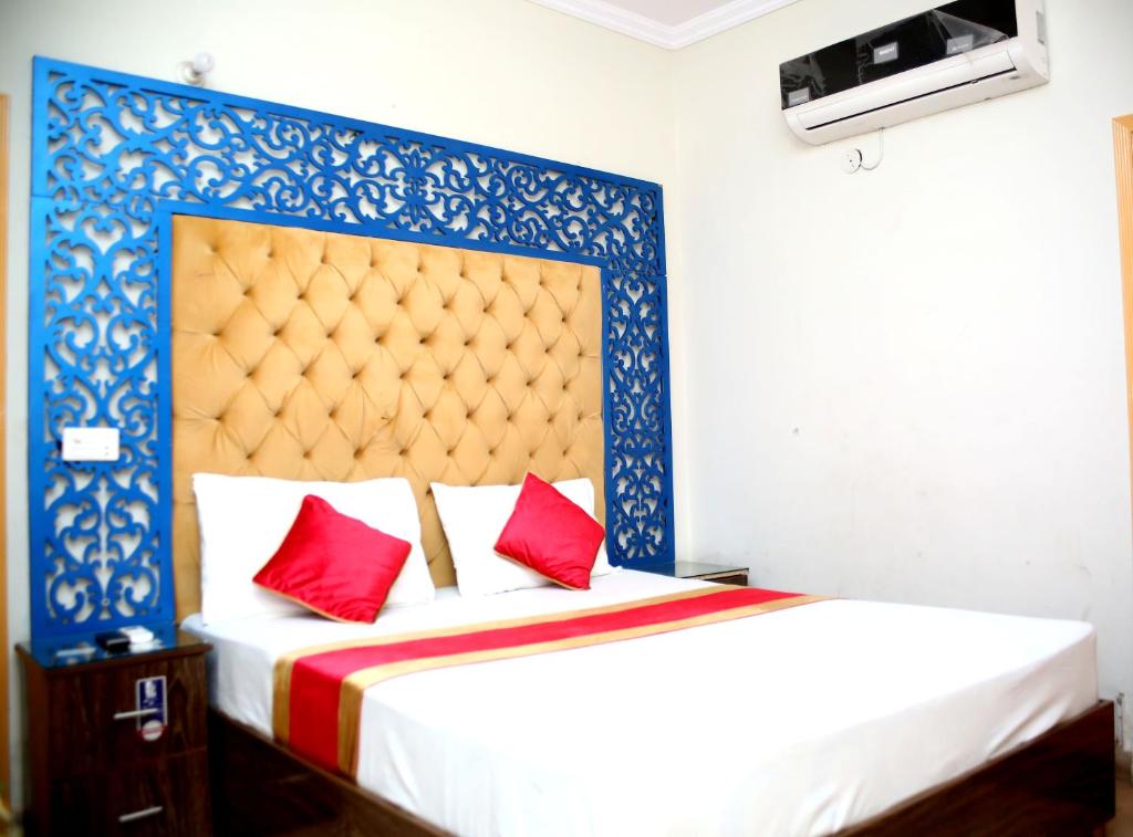 White Rose Guest House Karachi — photo 8