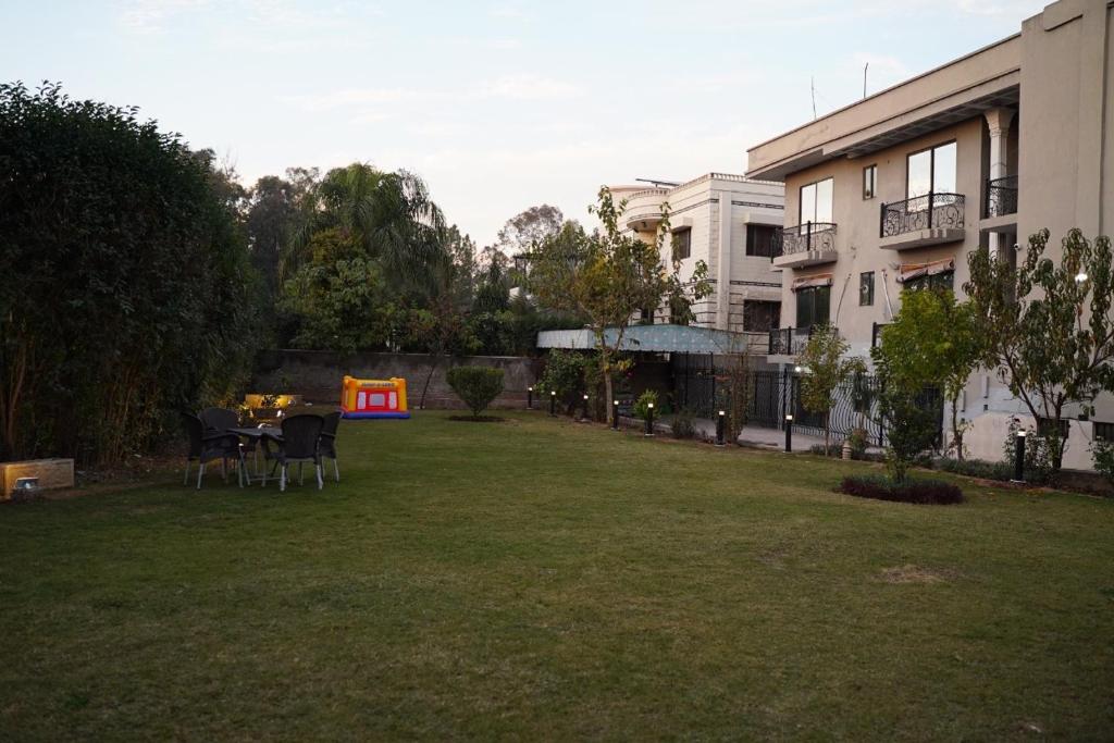 La Maison Hotel Islamabad - coed hostel in Islamabad, Capital Territory
