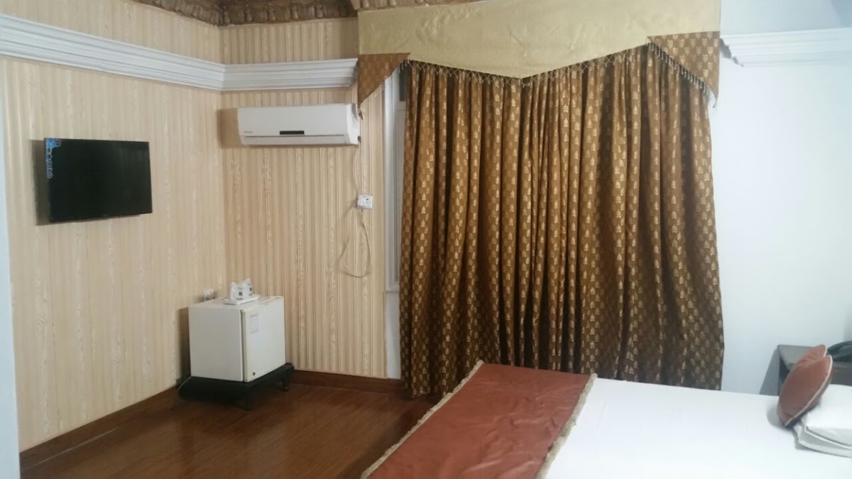 Sandal Bar Hotel - coed hostel in Faisalabad, Punjab