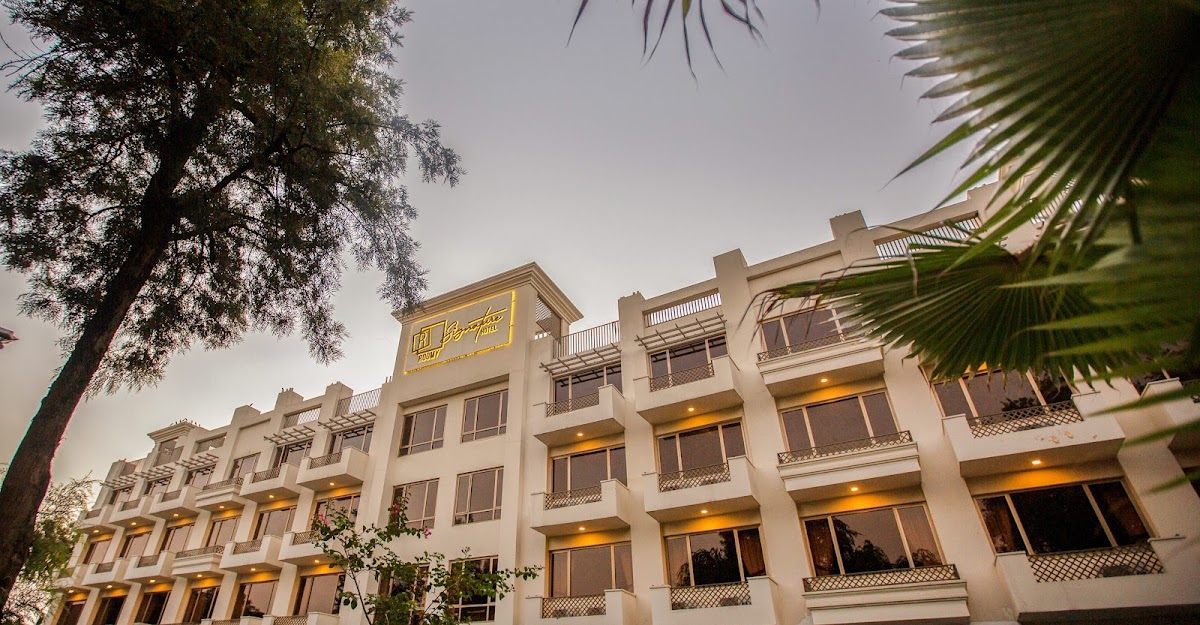 Roomy Signature Hotel - coed hostel in Islamabad, Capital Territory