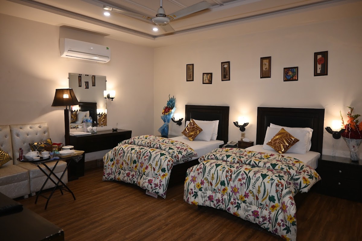 Hotel Gate Way - coed hostel in Faisalabad, Punjab