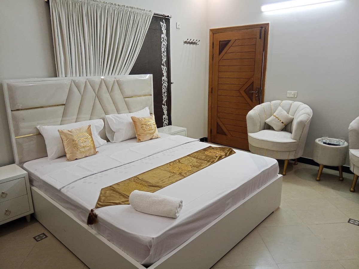 The Family Guest House karachi - coed hostel in Karachi, Sindh