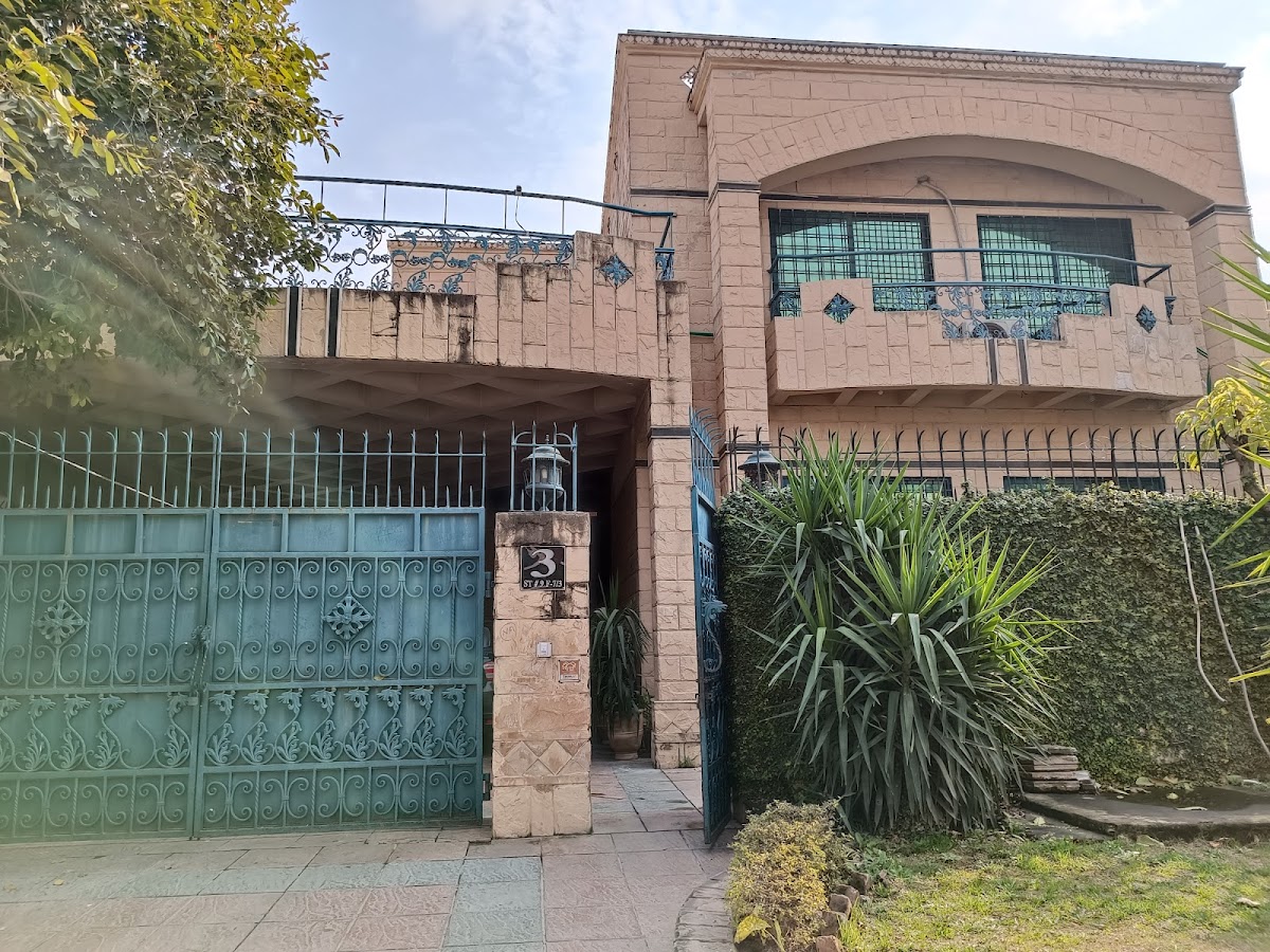 Casa Blanca Executive Guest House - coed hostel in Islamabad, Capital Territory