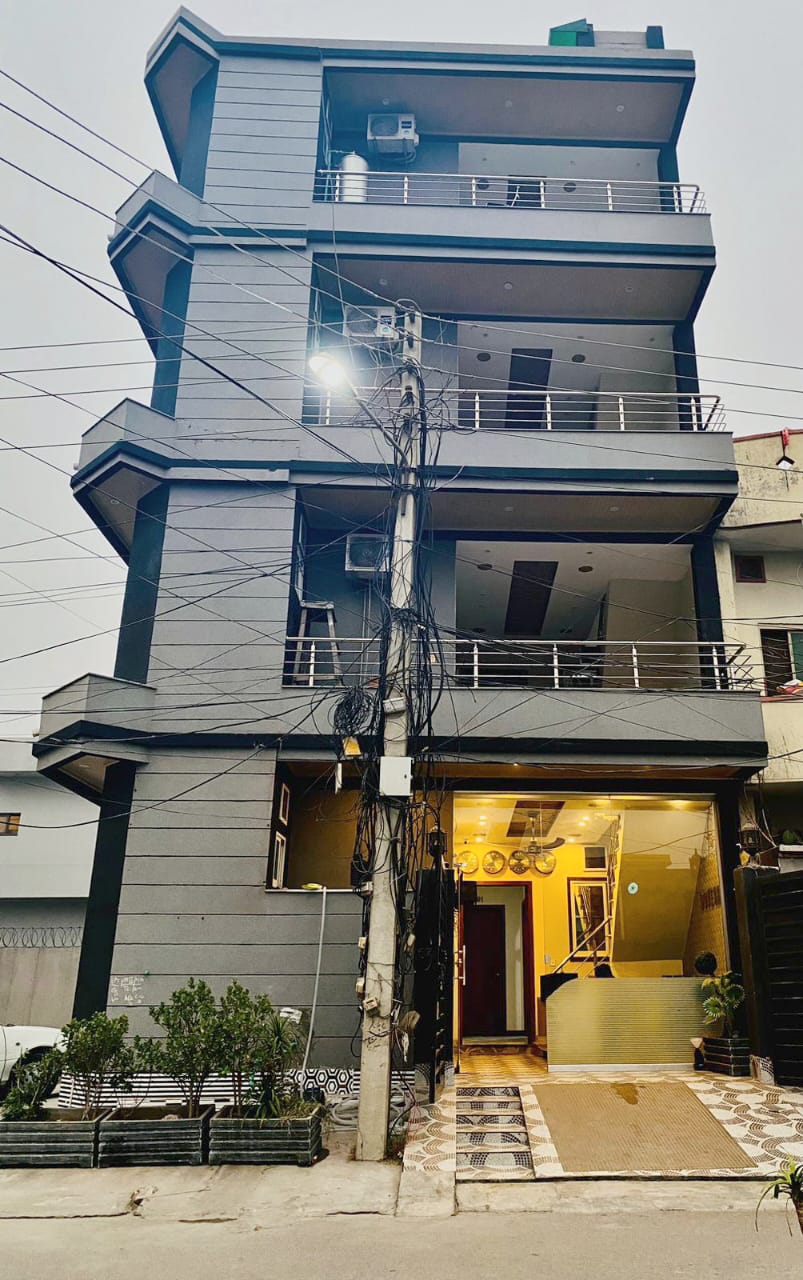 Dove Inn Hotel R1 - coed hostel in Lahore, Punjab