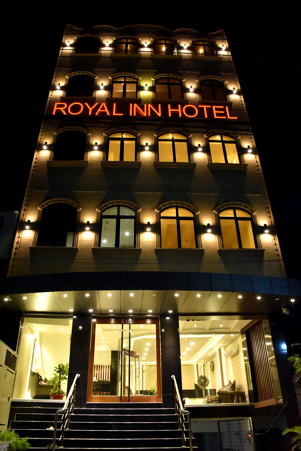 Royal Inn Hotel - coed hostel in Peshawar, Khyber Pakhtunkhwa