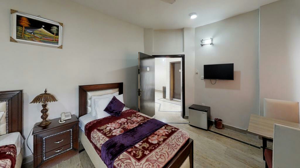 Tulip inn Hotel Gulberg - coed hostel in Lahore, Punjab