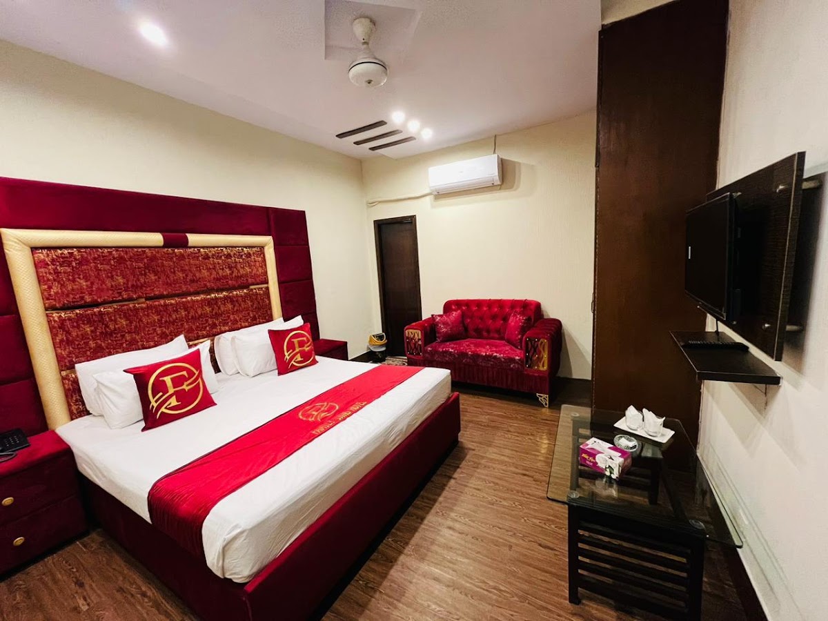 Family inns hotel - coed hostel in Lahore, Punjab