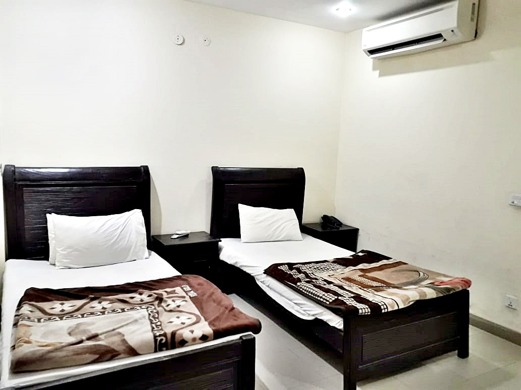 Fortville Hotel