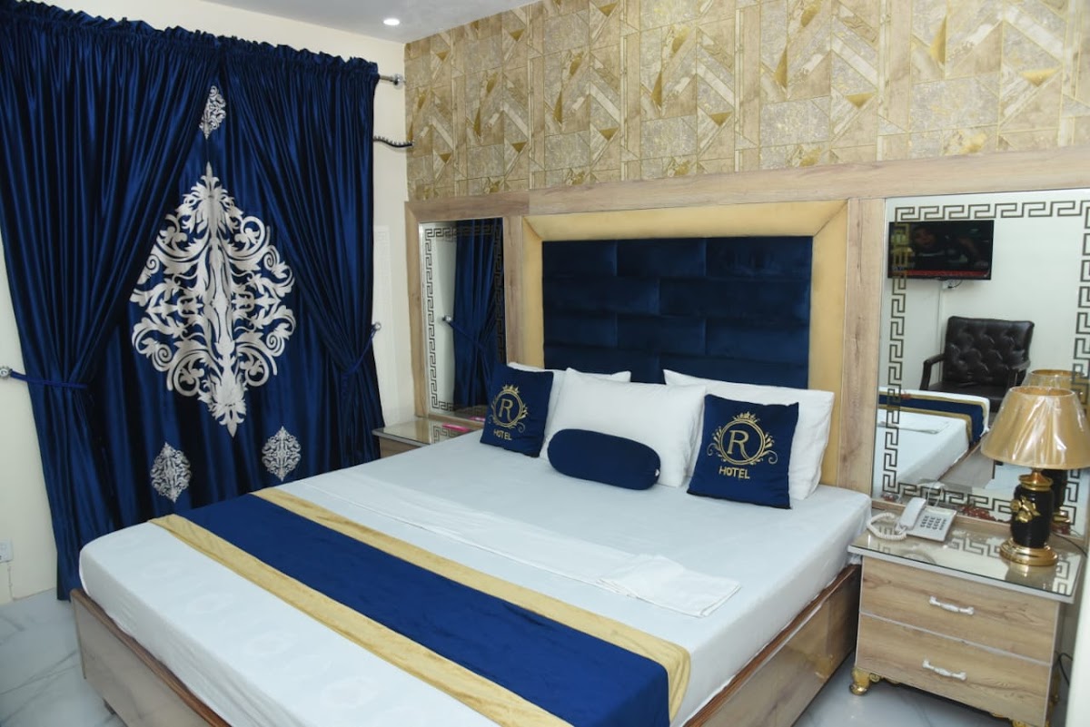 Royal Palace Hotel, Faisal Town — photo 10